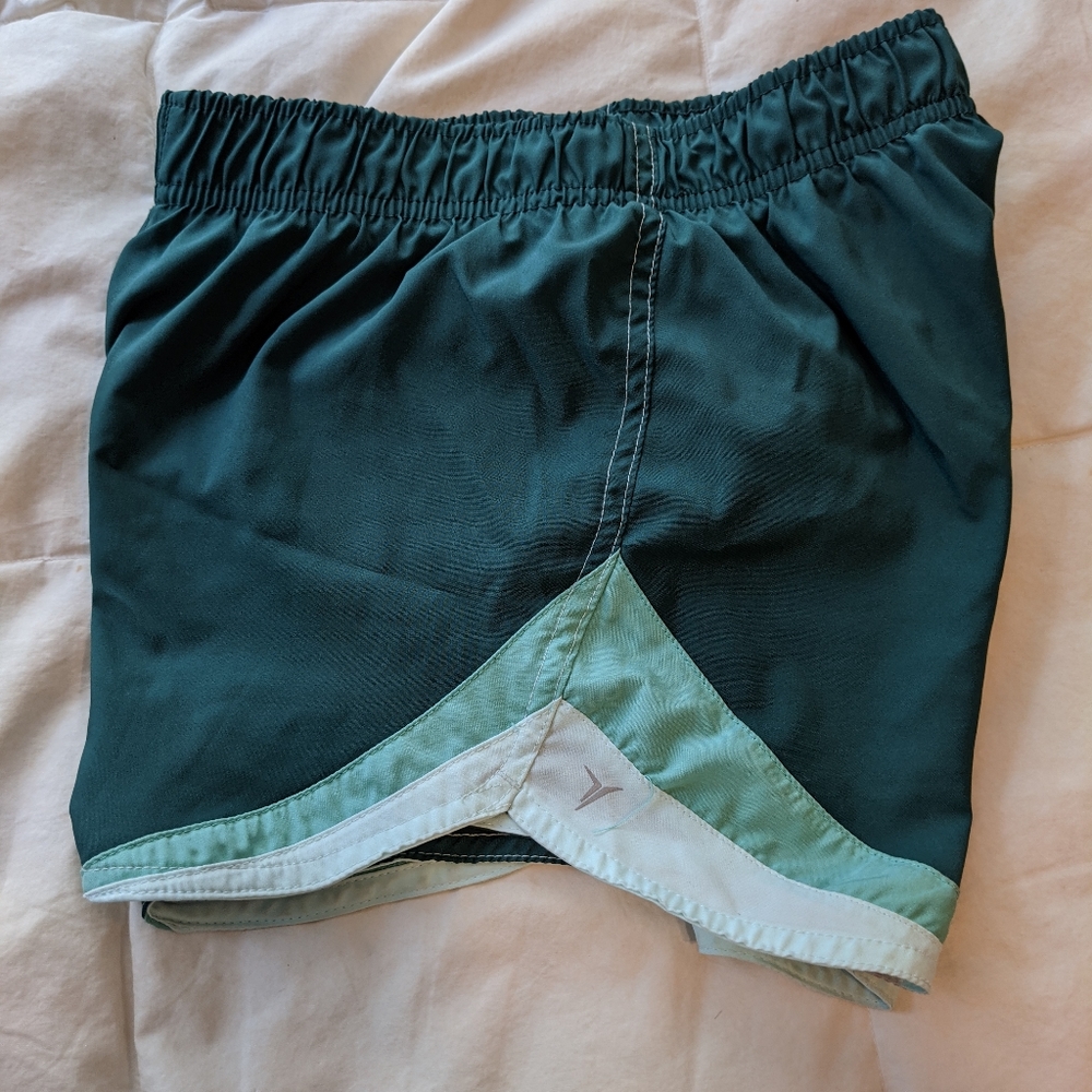 Girl's Old Navy athletic shorts